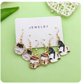 Set de 3 Aros colgantes para mujer con diseño de gatos.